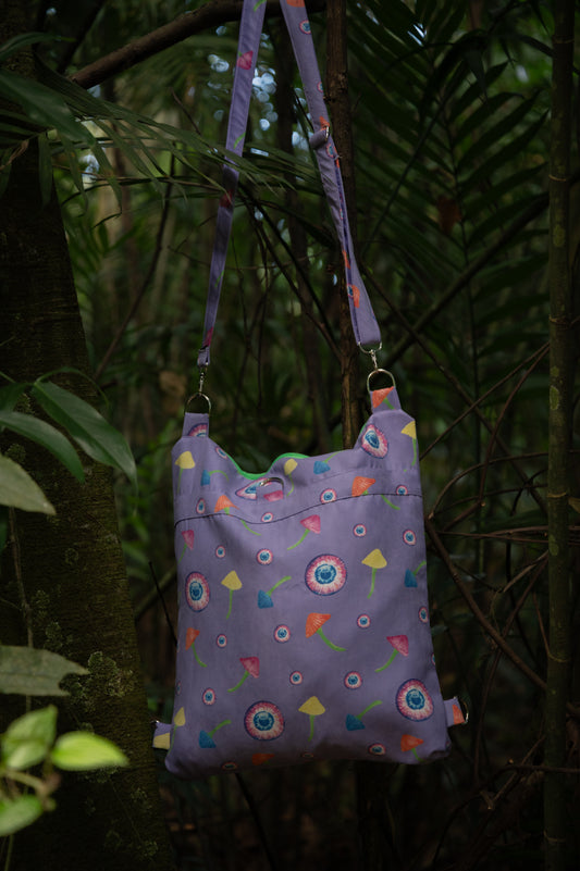 Bolso hongos fondo morado